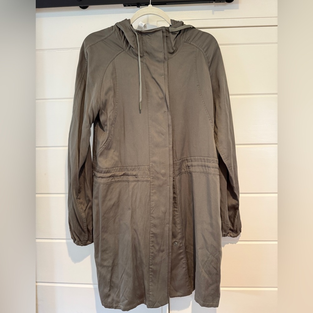 Lululemon Women's Hooded Jacket in Olive